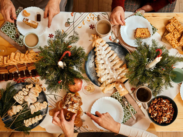 Host a low-waste holiday party!